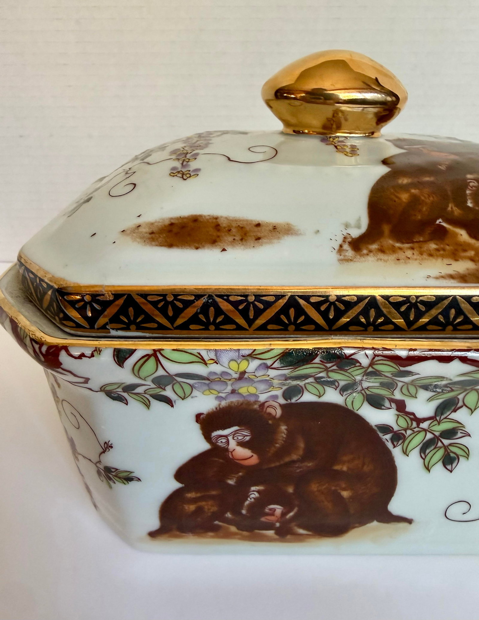 Late 19th C. Antique Japanese Lidded Porcelain Box With Monkeys & Wisteria - 6