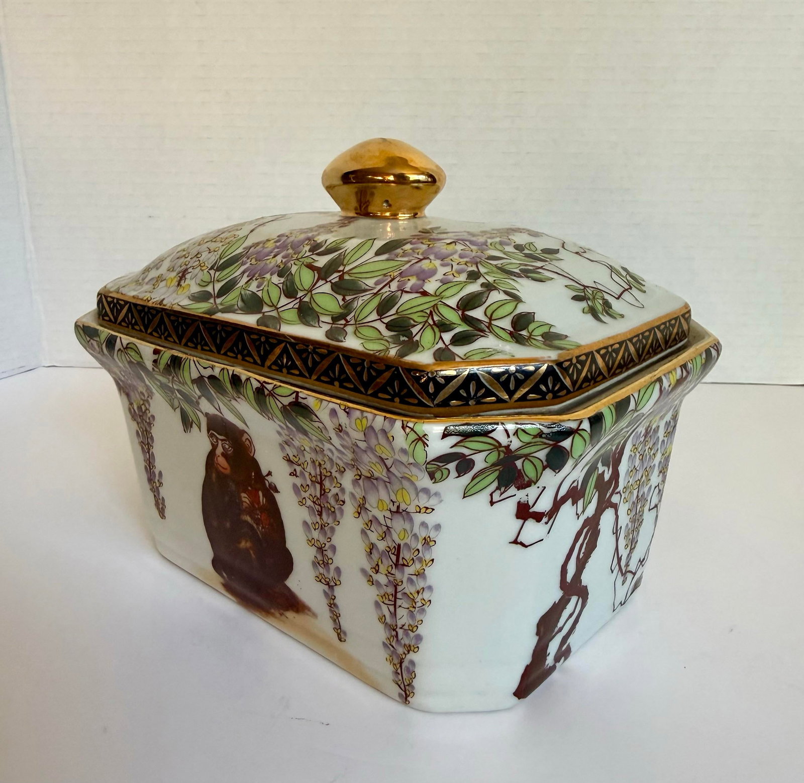 Late 19th C. Antique Japanese Lidded Porcelain Box With Monkeys & Wisteria - 9
