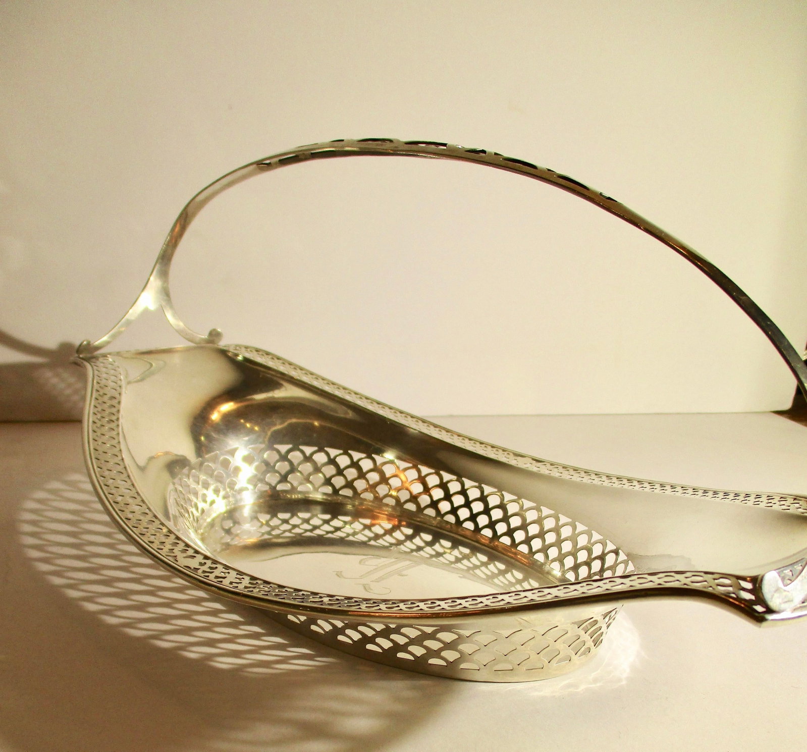Art Deco Pierced Bread Basket With Handle Sterling 6 Troy Oz. - 4