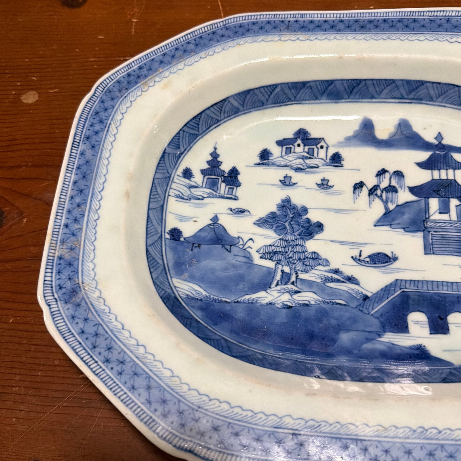 Antique Chinese Blue and White Canton Porcelain Deep Platter, Circa 1830s - 3