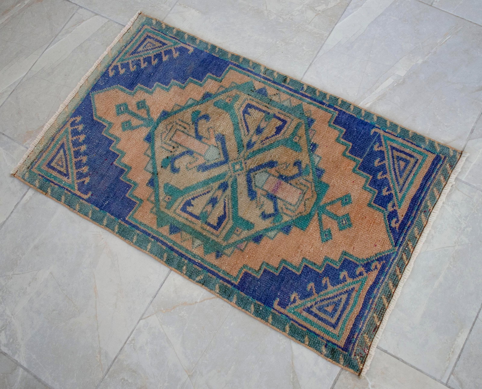 1970s Hand Knotted Small Oushak Rug Mini Rug Mat - 1'9" X 2'11" - 11