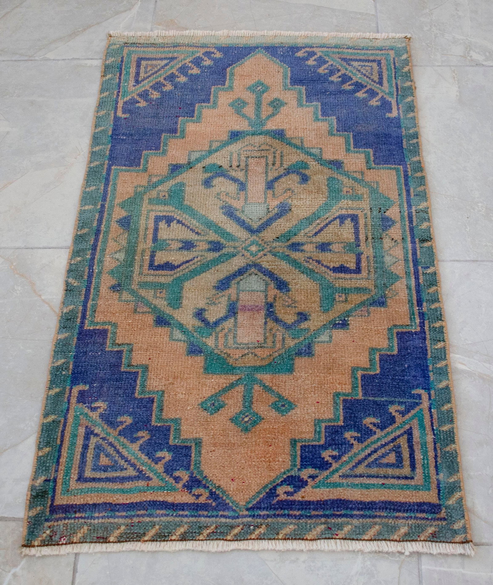 1970s Hand Knotted Small Oushak Rug Mini Rug Mat - 1'9" X 2'11" - 12