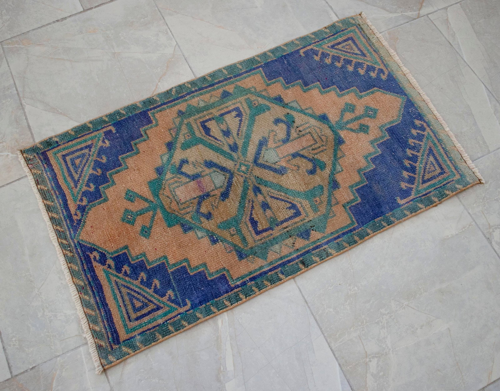 1970s Hand Knotted Small Oushak Rug Mini Rug Mat - 1'9" X 2'11" - 13