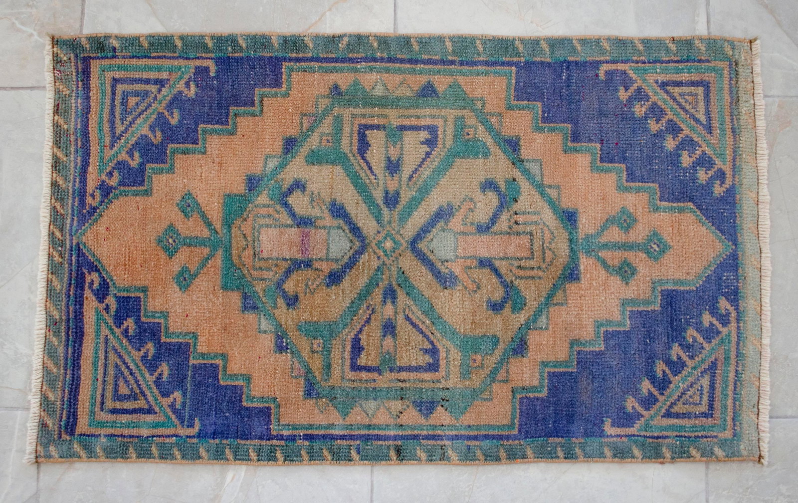 1970s Hand Knotted Small Oushak Rug Mini Rug Mat - 1'9" X 2'11" - 14