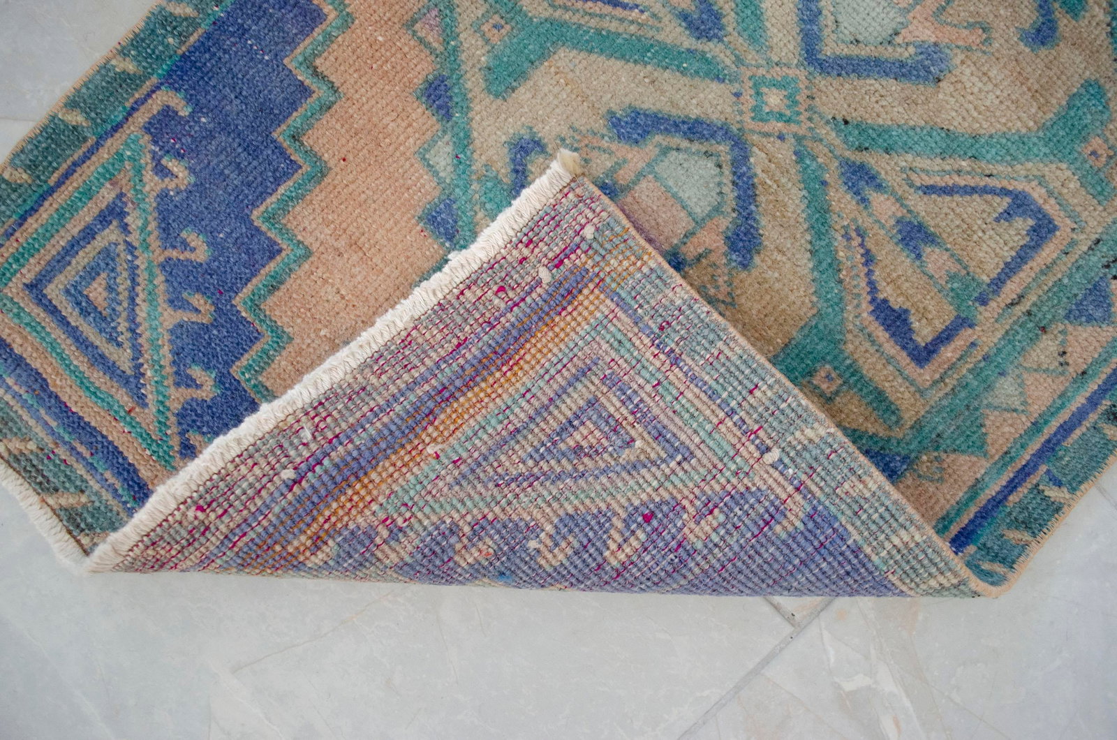 1970s Hand Knotted Small Oushak Rug Mini Rug Mat - 1'9" X 2'11" - 9