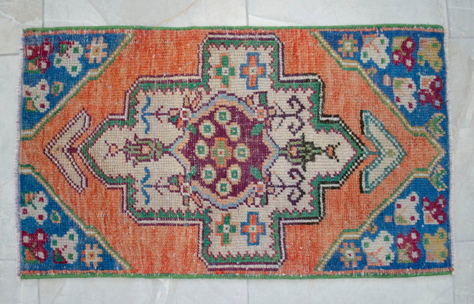 1970s Hand Knotted Small Oushak Rug Mini Rug Mat Entry Decor Bath Mat - 1'7" X 2'9" - 10