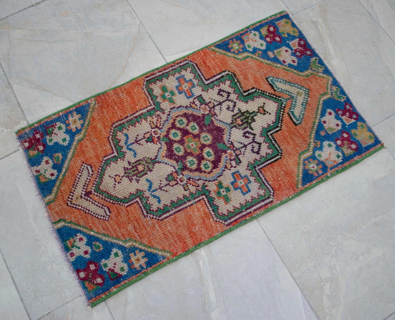 1970s Hand Knotted Small Oushak Rug Mini Rug Mat Entry Decor Bath Mat - 1'7" X 2'9" - 11