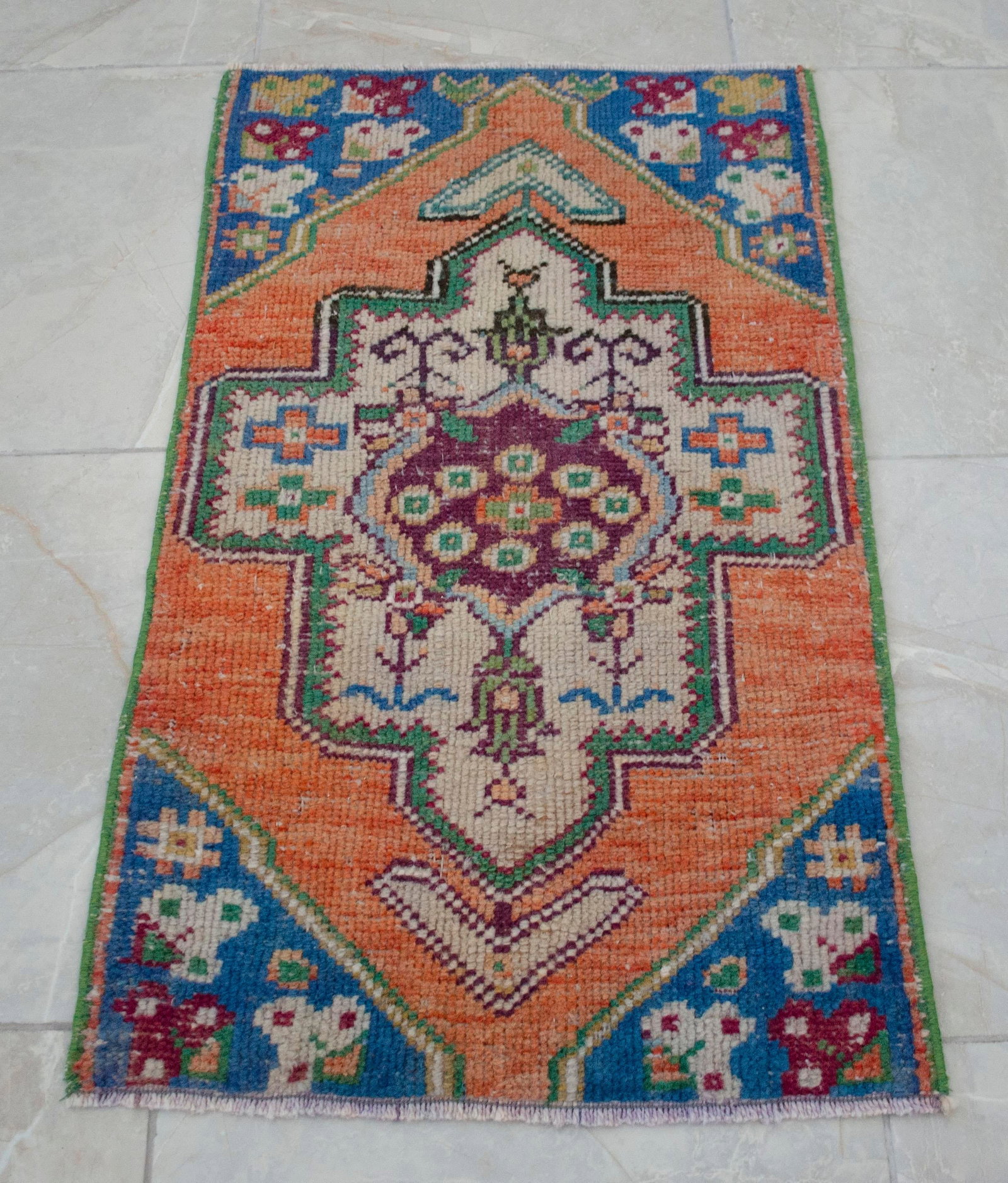 1970s Hand Knotted Small Oushak Rug Mini Rug Mat Entry Decor Bath Mat - 1'7" X 2'9" - 12