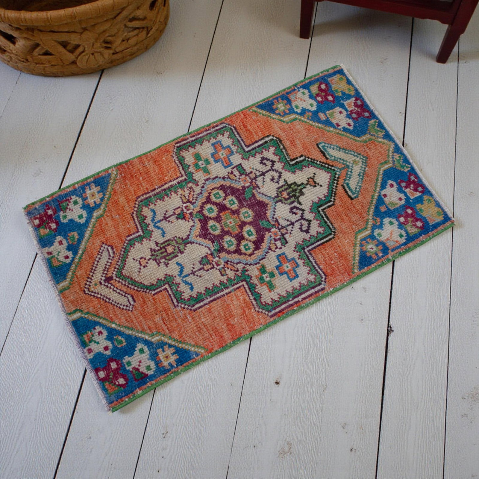 1970s Hand Knotted Small Oushak Rug Mini Rug Mat Entry Decor Bath Mat - 1'7" X 2'9" - 2