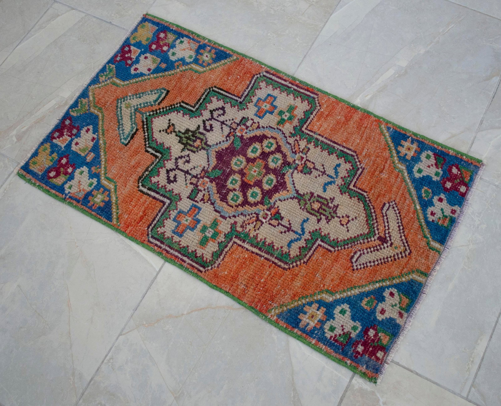 1970s Hand Knotted Small Oushak Rug Mini Rug Mat Entry Decor Bath Mat - 1'7" X 2'9" - 9