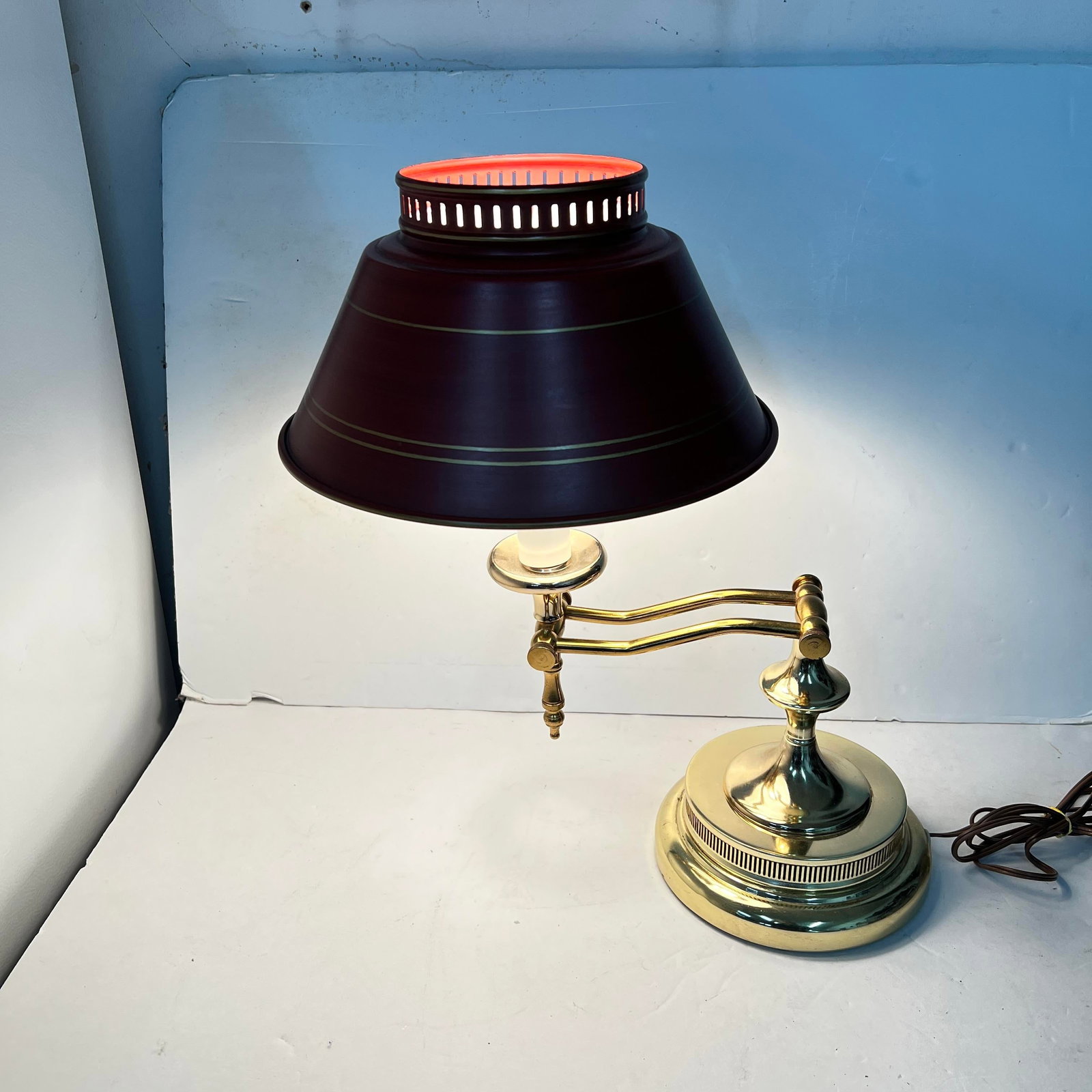 Vintage Italian Tole Style Reticulating Desk Lamp - 4