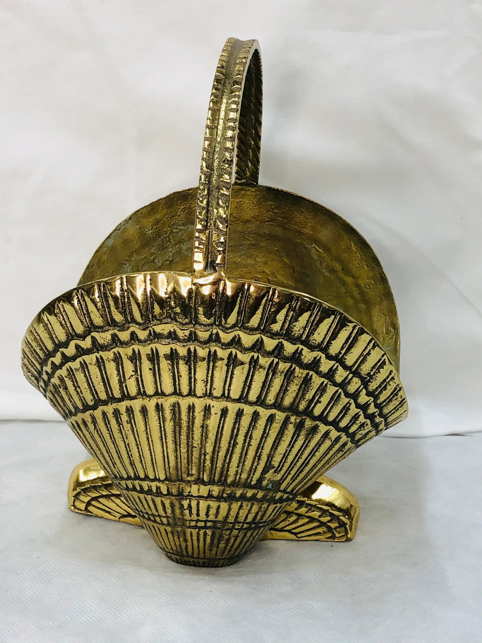 Mid Century Clam Shell Basket With Nautical Design Handle - 2