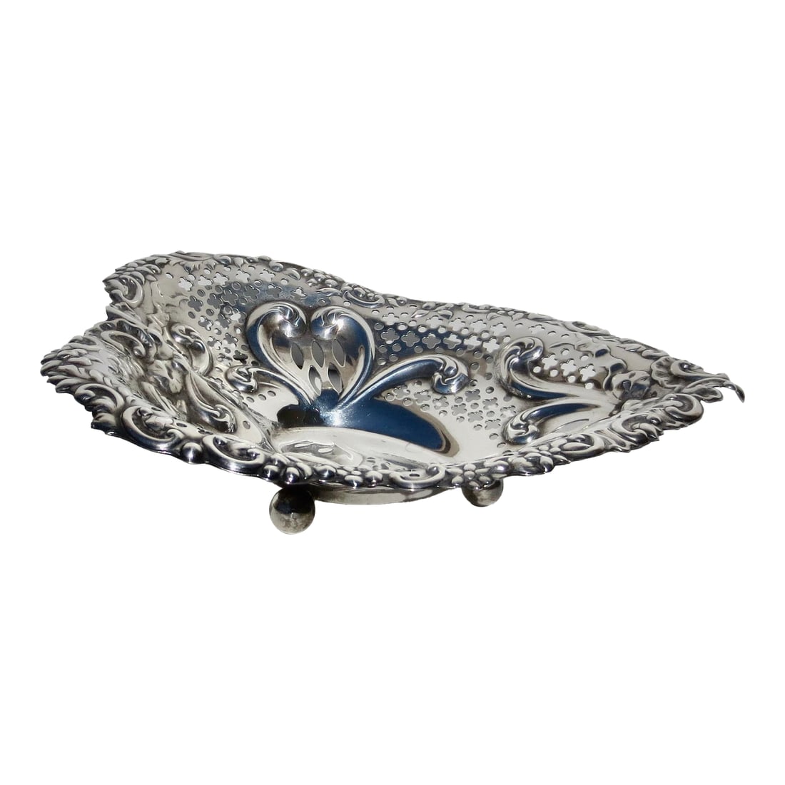 Sterling Silver Gorham Chantilly Heart Dish/ Fruit Bowl 10 Ozs.: Gorham Sterling Chantilly heart-shaped pierced wall bowl. Raised on 3-ball feet and rolled over rim design. The pattern dates to 1895 and was produced till the mid 20th century. This bowl is marked Go