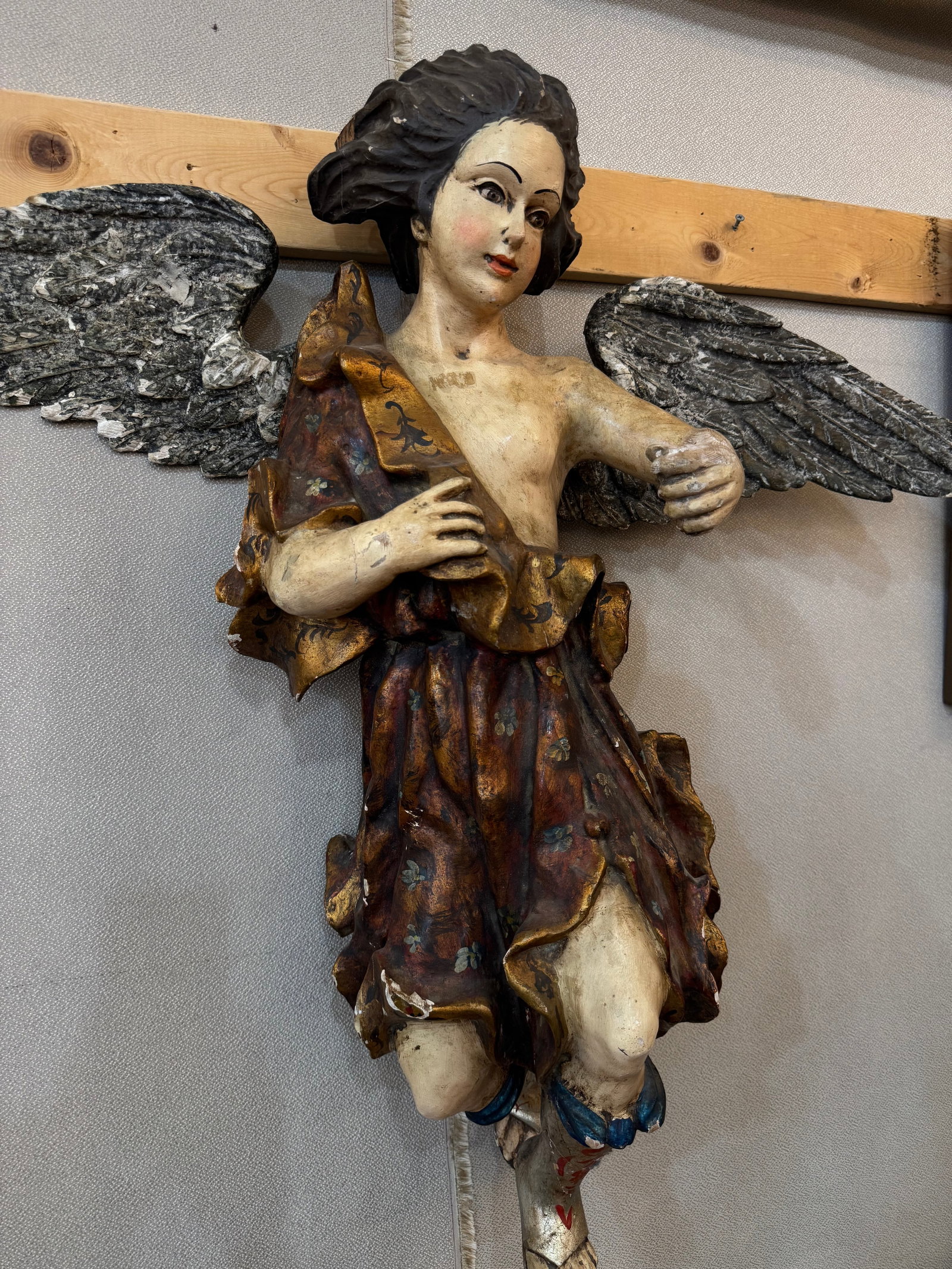 Antique Italian Carved Wood Angel, Original Paint, Circa 1880s - 4