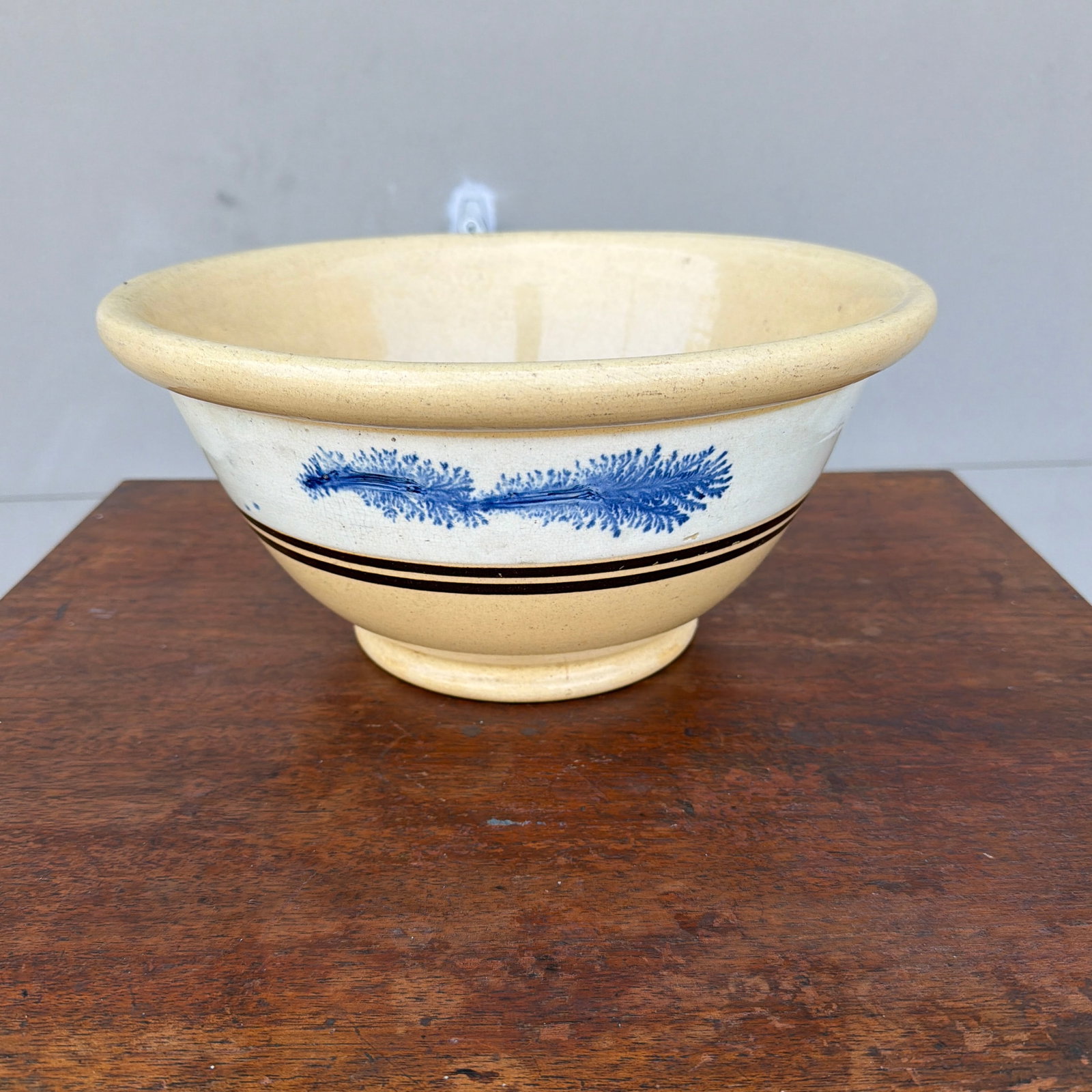 Antique English Yellowware Mixing Bowl With Blue Seaweed Decoration, Circa 1840s - 12