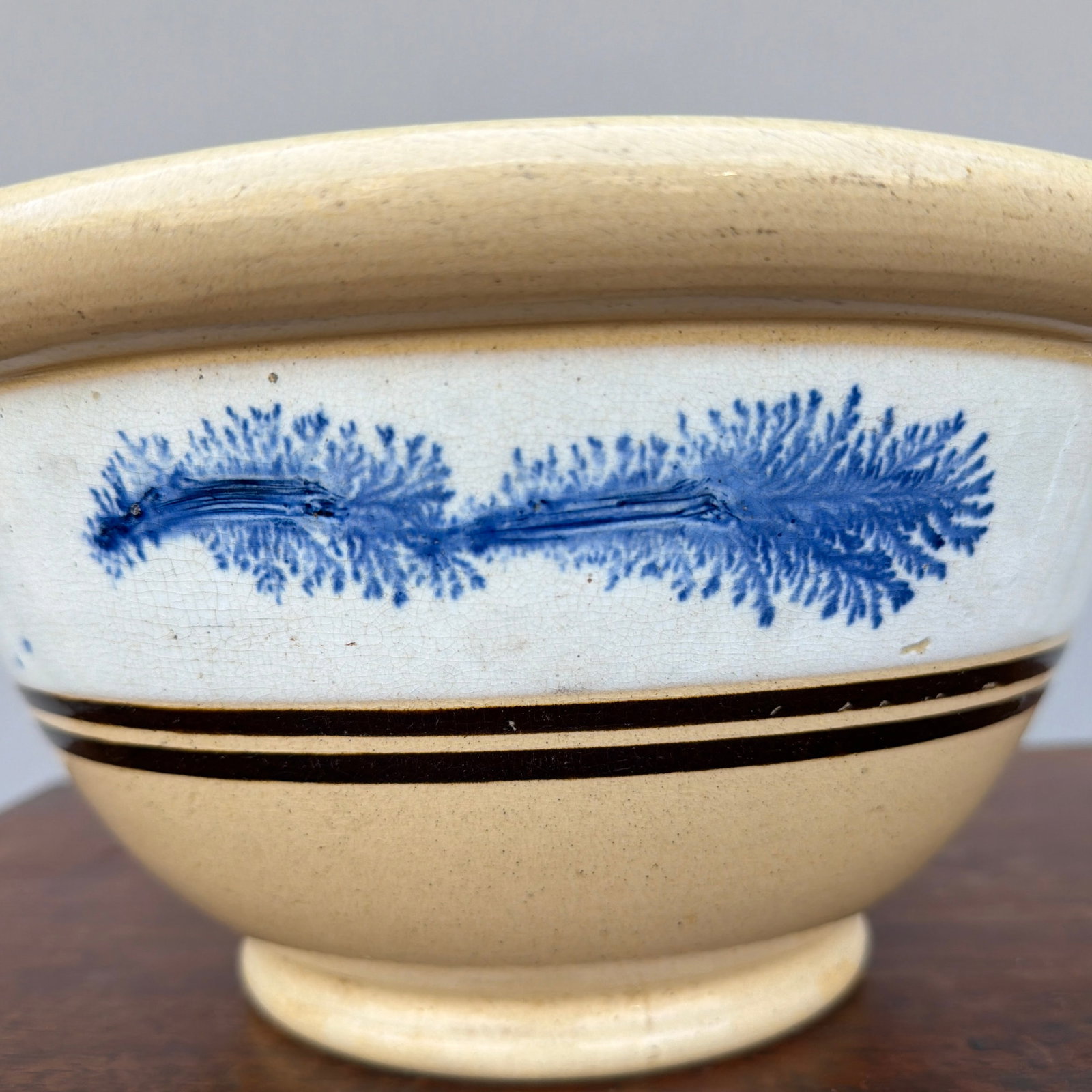 Antique English Yellowware Mixing Bowl With Blue Seaweed Decoration, Circa 1840s - 4