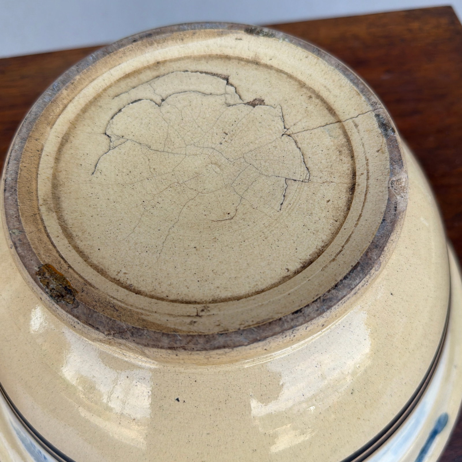 Antique English Yellowware Mixing Bowl With Blue Seaweed Decoration, Circa 1840s - 8