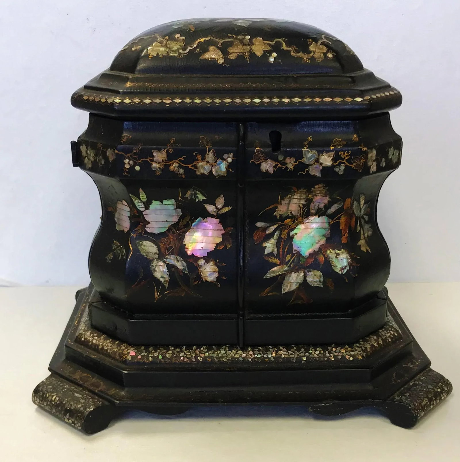 19th Century Papier Mâché Lacquered Jewelry Box Hand Painted with Inlaid With - 13