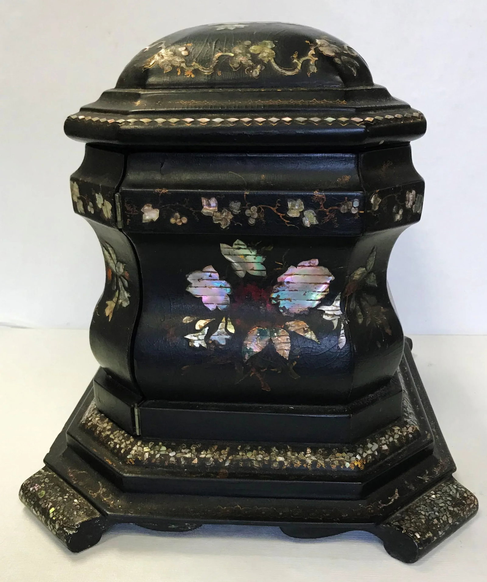 19th Century Papier Mâché Lacquered Jewelry Box Hand Painted with Inlaid With - 2
