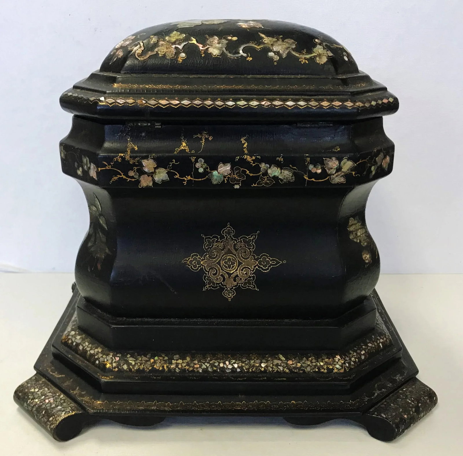 19th Century Papier Mâché Lacquered Jewelry Box Hand Painted with Inlaid With - 3
