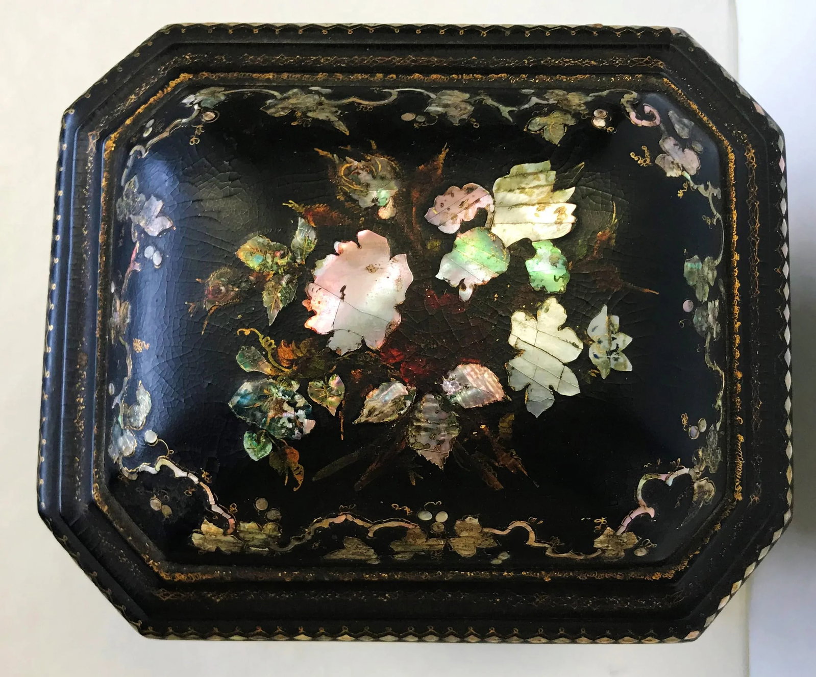 19th Century Papier Mâché Lacquered Jewelry Box Hand Painted with Inlaid With - 5