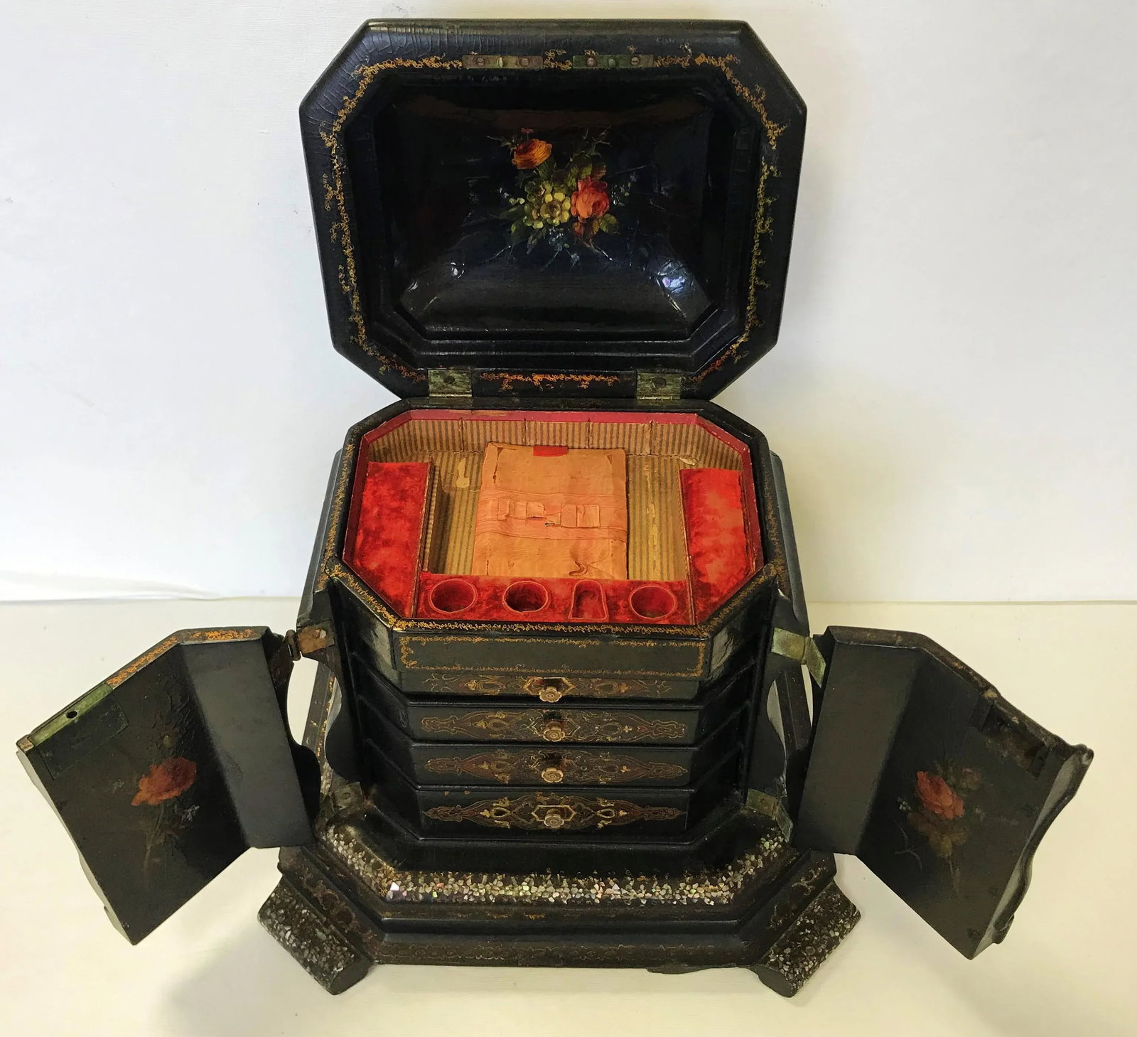19th Century Papier Mâché Lacquered Jewelry Box Hand Painted with Inlaid With - 7