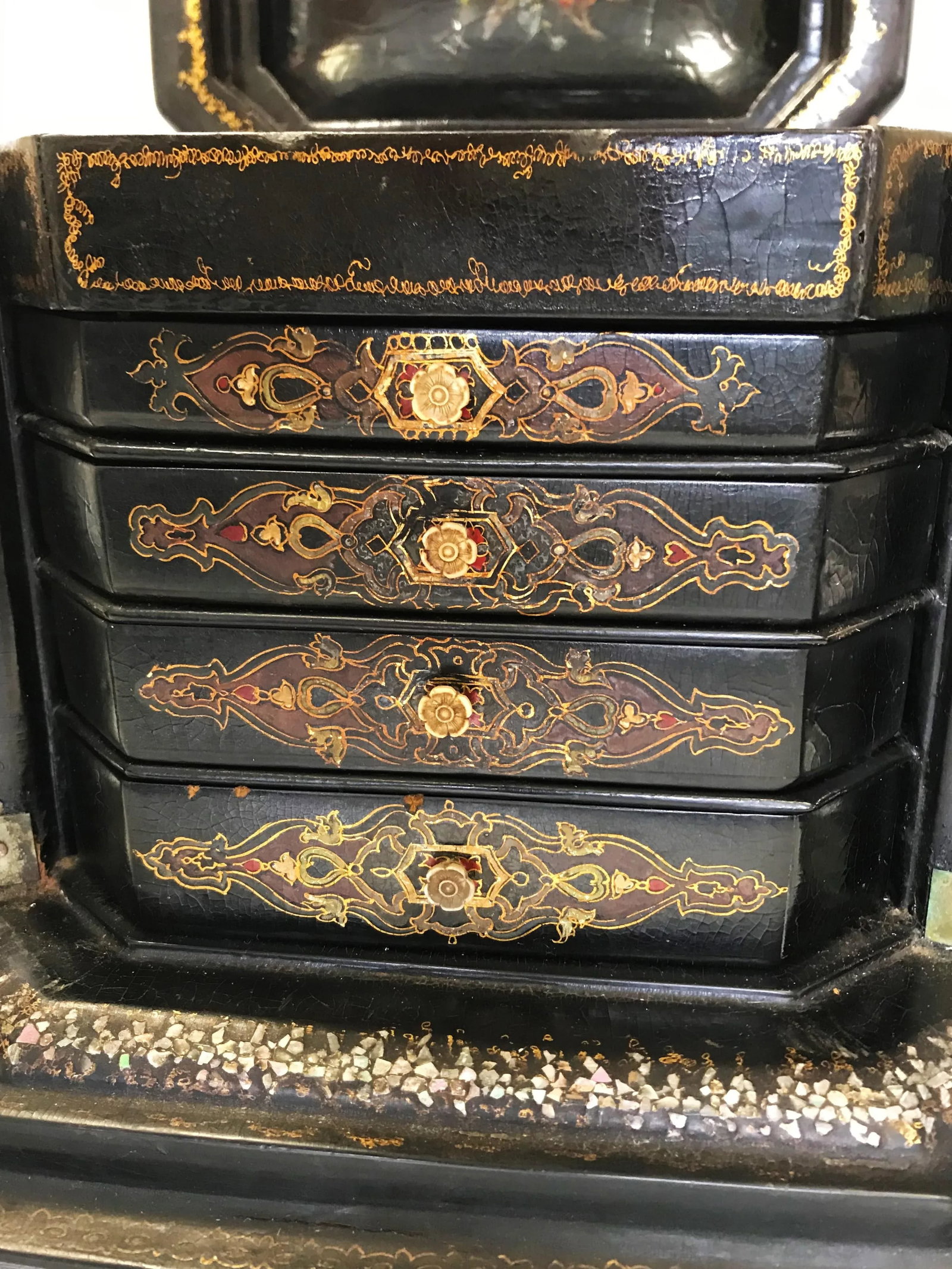 19th Century Papier Mâché Lacquered Jewelry Box Hand Painted with Inlaid With - 8