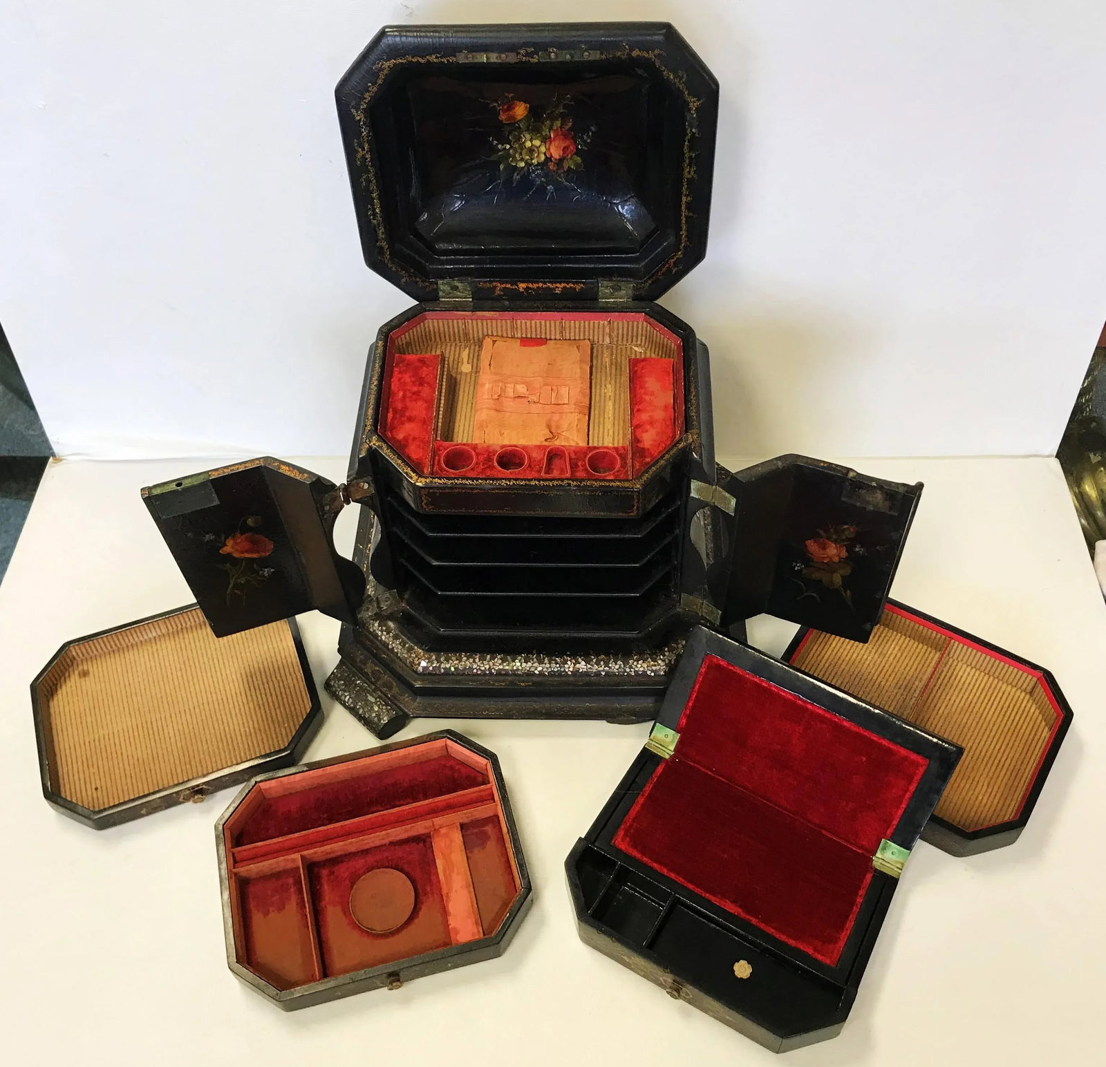 19th Century Papier Mâché Lacquered Jewelry Box Hand Painted with Inlaid With - 9