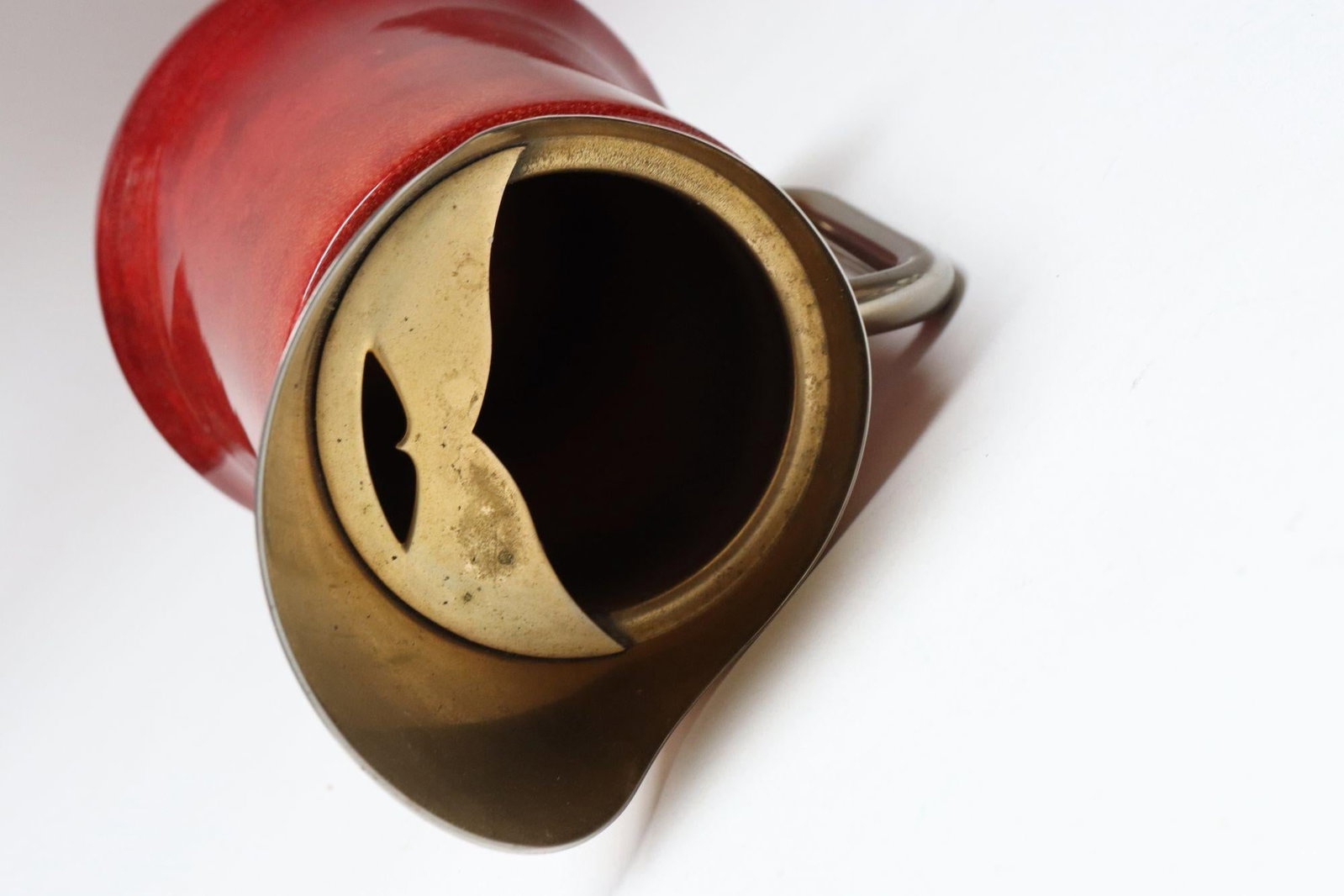 1950s Italian Modernist Pitcher in Brass and Dyed Red Goatskin by Aldo Tura - 12