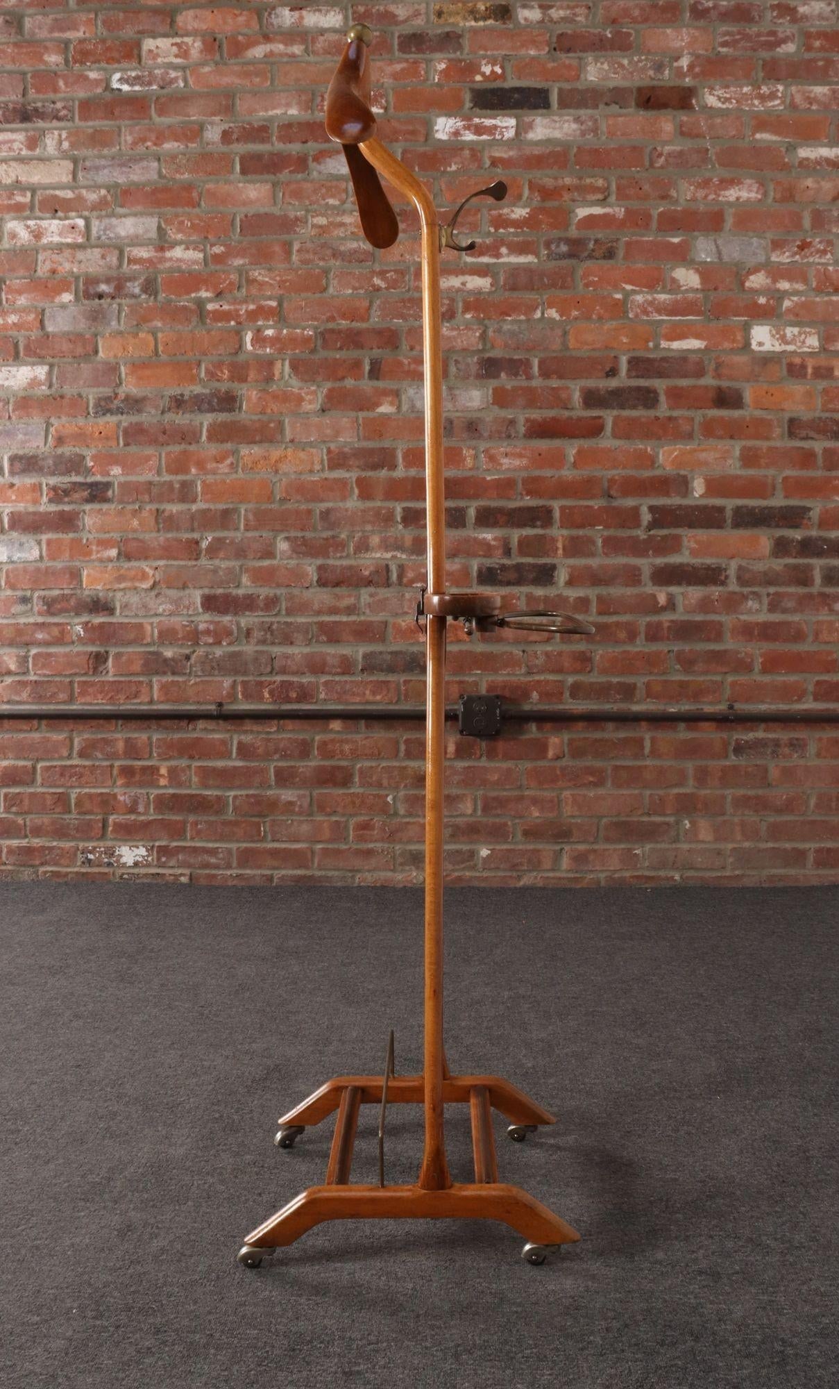 Sculptural Italian Modernist Beech and Brass Valet by Fratelli Reguitti - 3