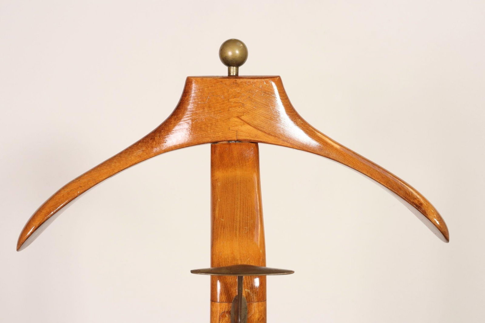 Sculptural Italian Modernist Beech and Brass Valet by Fratelli Reguitti - 6