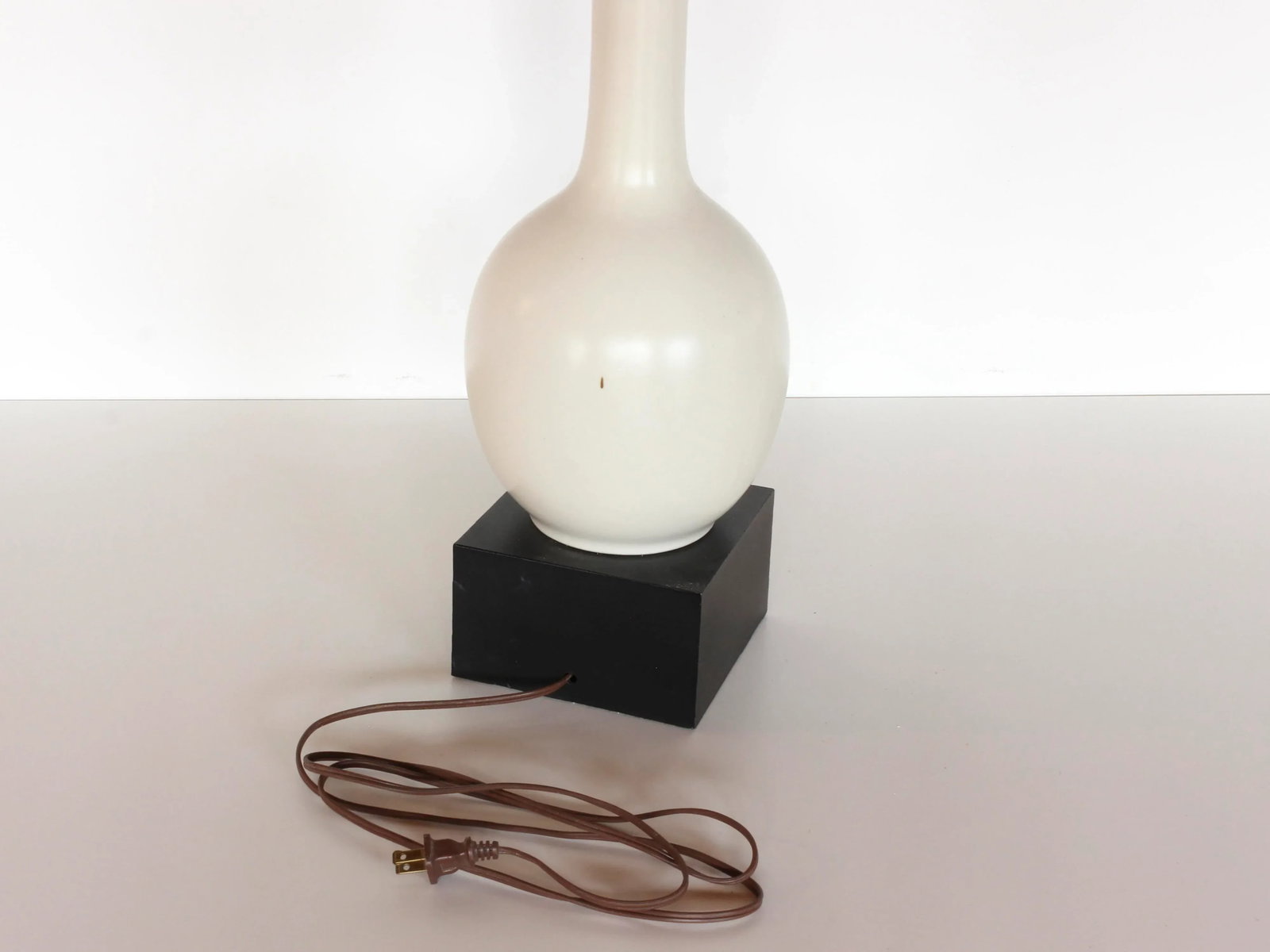 Midcentury White Craquelure Pottery Table Lamp With Black Shade - 10