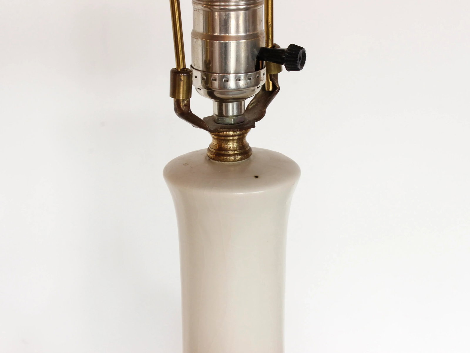Midcentury White Craquelure Pottery Table Lamp With Black Shade - 6