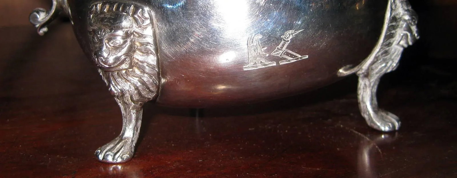 18th century Georgian Sterling Silver Irish Sauce Boat - 3