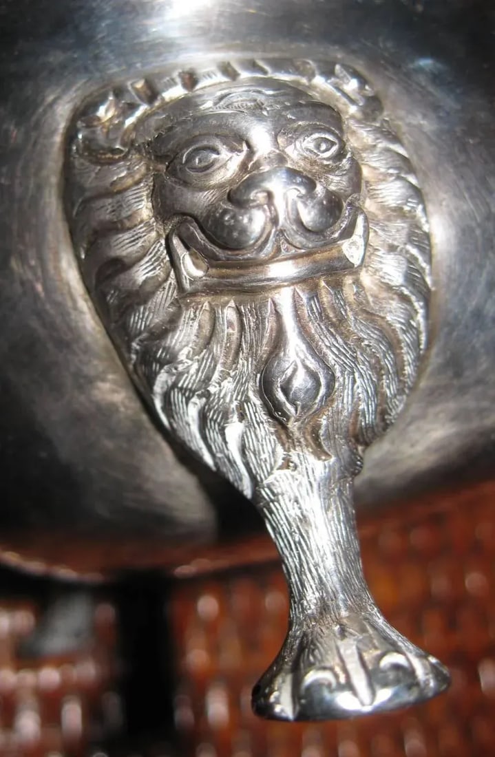 18th century Georgian Sterling Silver Irish Sauce Boat - 5