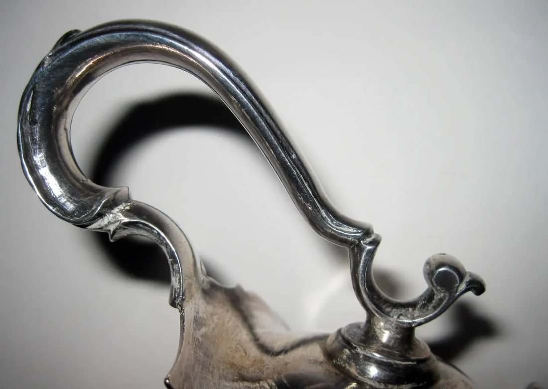 18th century Georgian Sterling Silver Irish Sauce Boat - 7