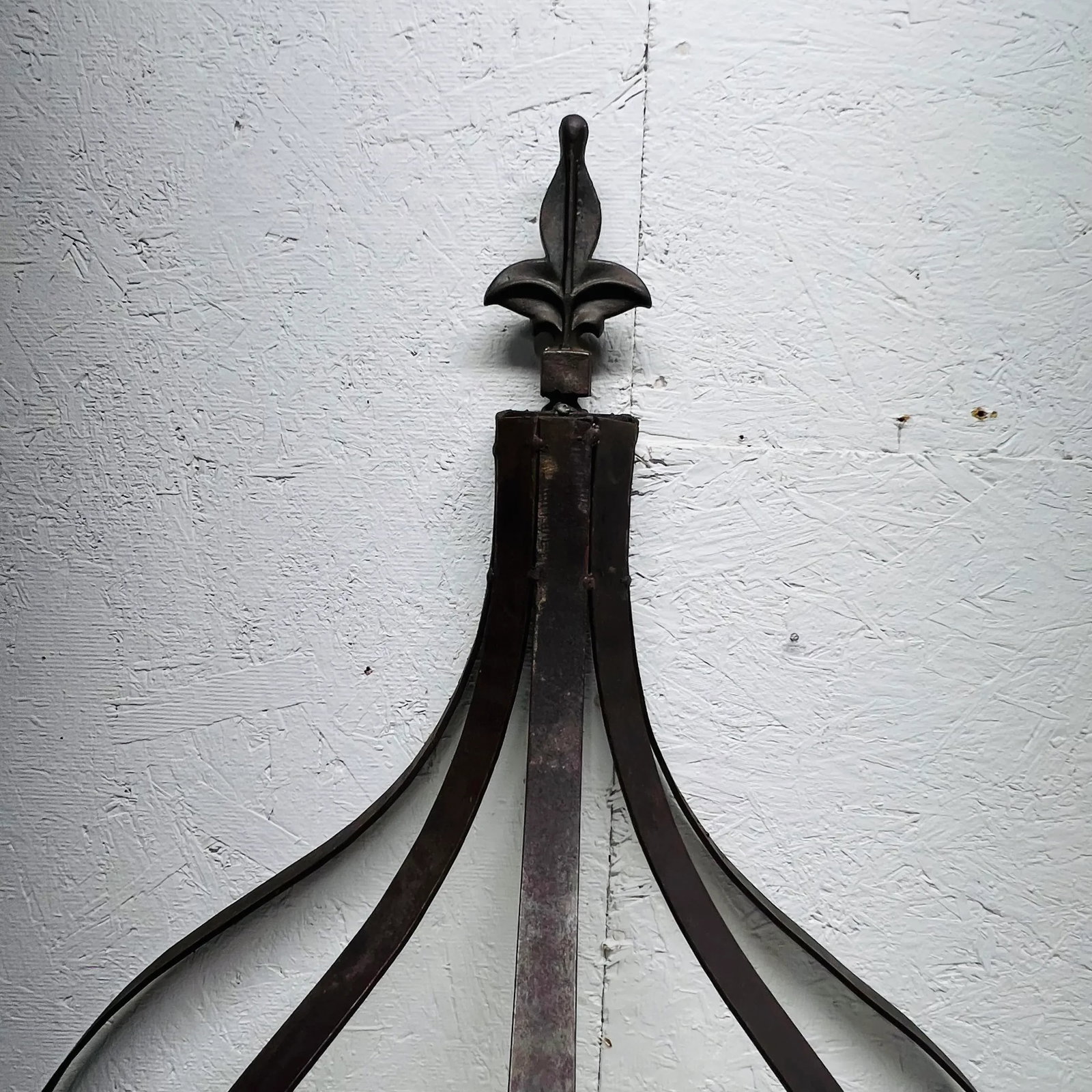 Wall Mount Bulb Shaped Iron Metal Pot Rack With Fleur De Lis, 24" W X 36" H - 3