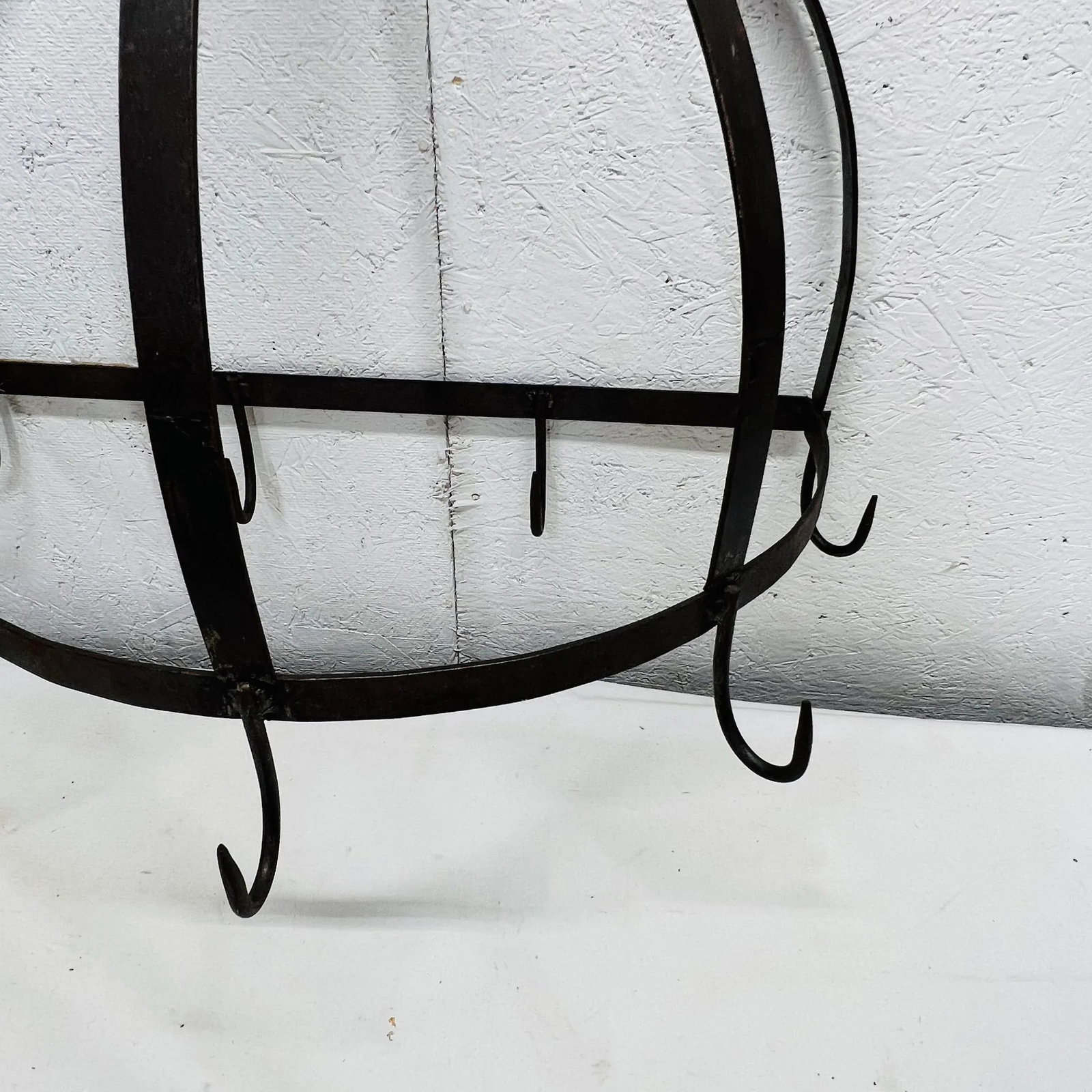 Wall Mount Bulb Shaped Iron Metal Pot Rack With Fleur De Lis, 24" W X 36" H - 5