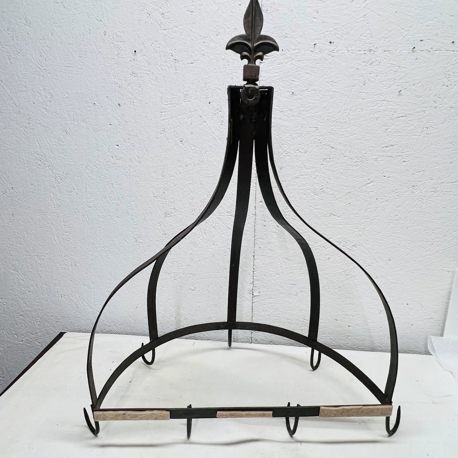 Wall Mount Bulb Shaped Iron Metal Pot Rack With Fleur De Lis, 24" W X 36" H - 7