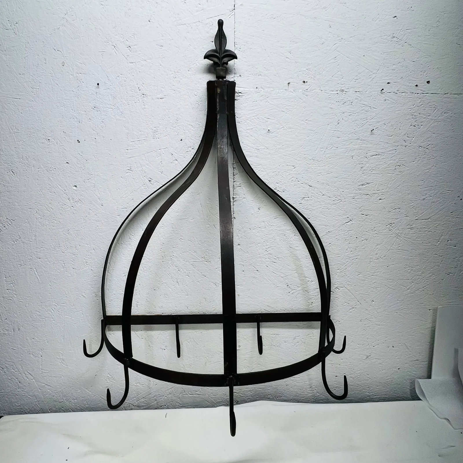 Wall Mount Bulb Shaped Iron Metal Pot Rack With Fleur De Lis, 24" W X 36" H - 8