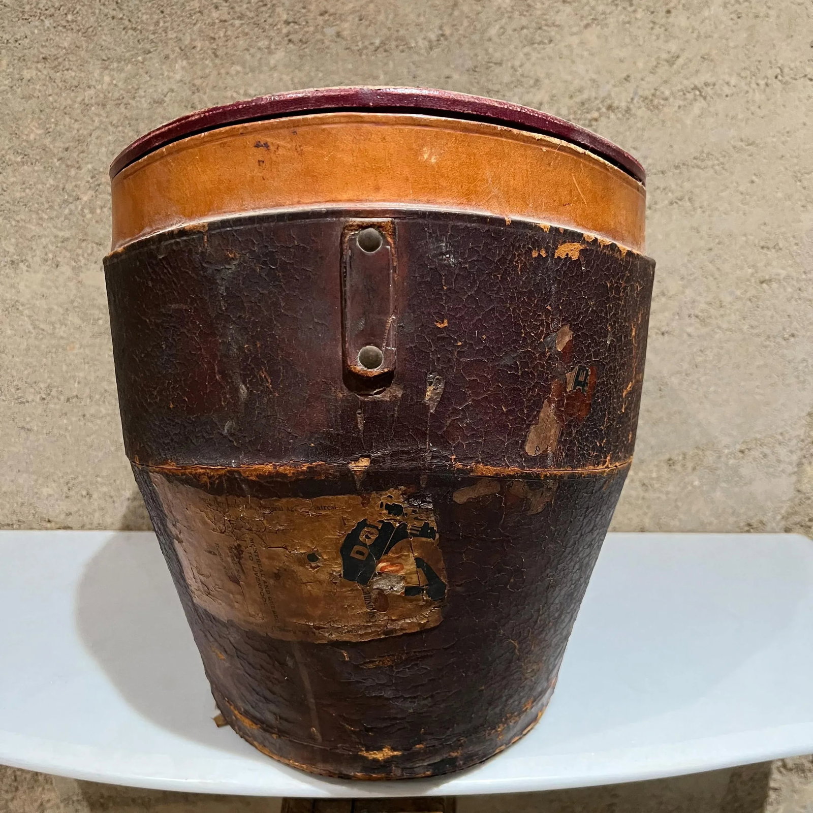 Distressed Leather Box With Red Silk, American Colonial Style, 1800s - 3