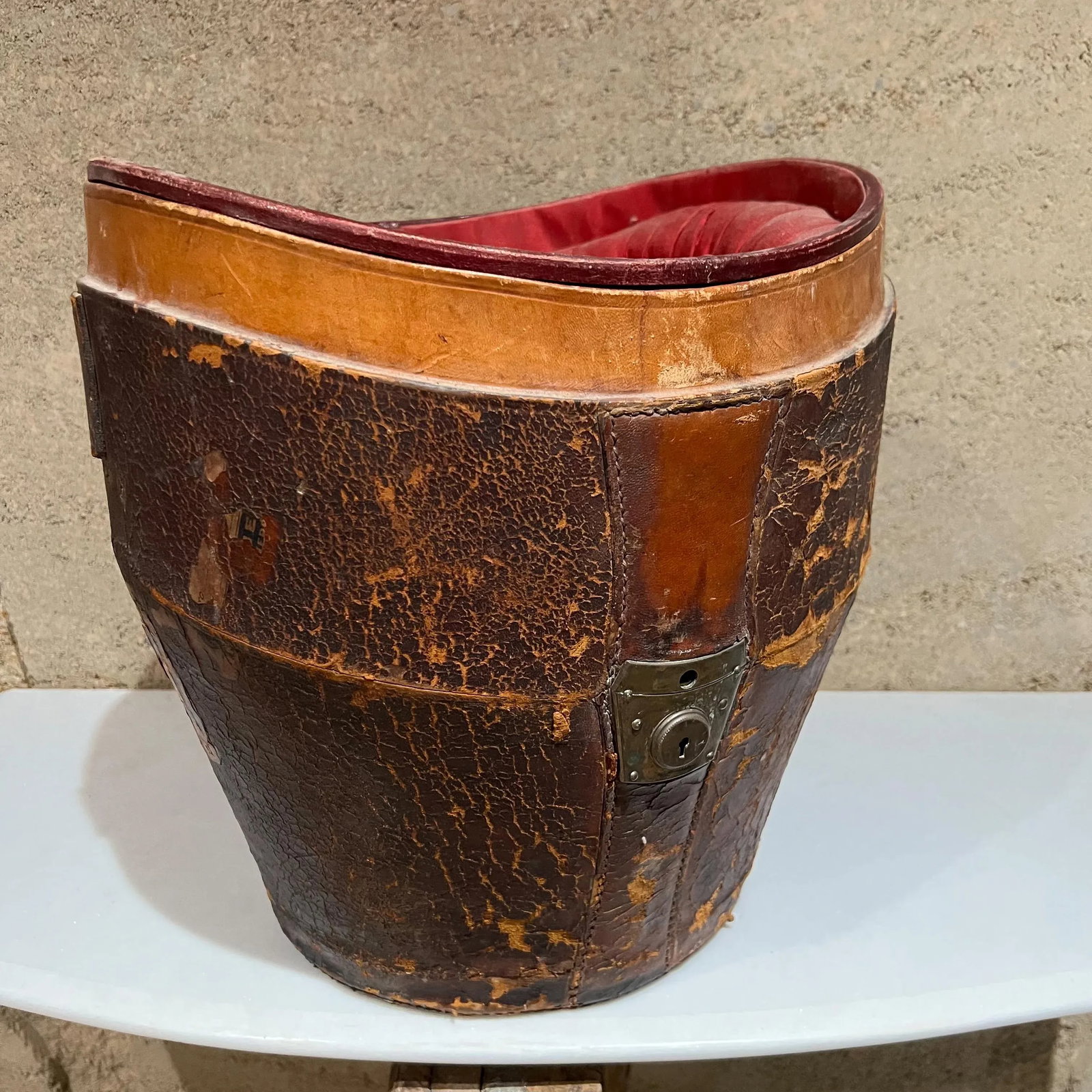 Distressed Leather Box With Red Silk, American Colonial Style, 1800s - 6