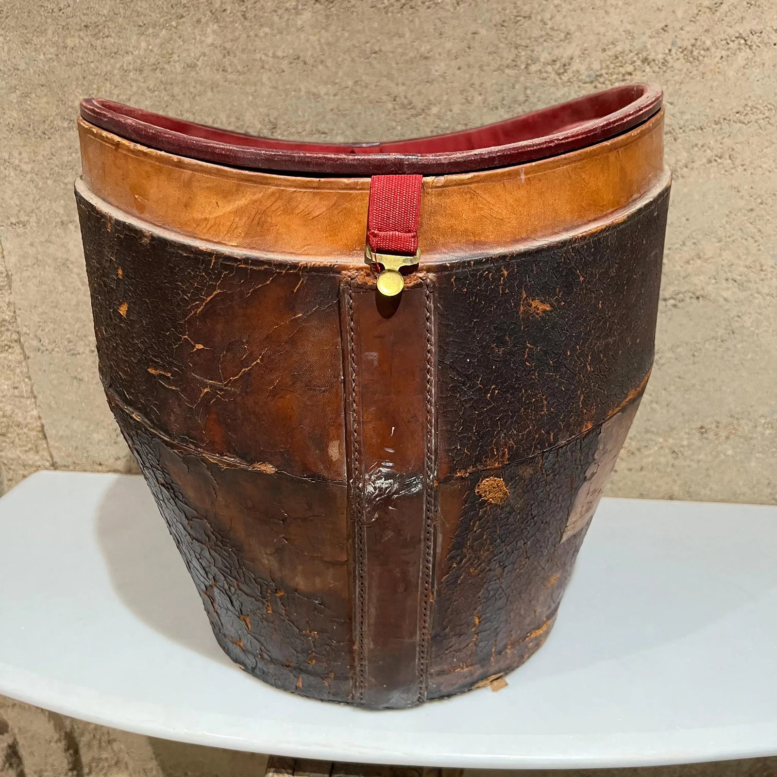 Distressed Leather Box With Red Silk, American Colonial Style, 1800s - 8