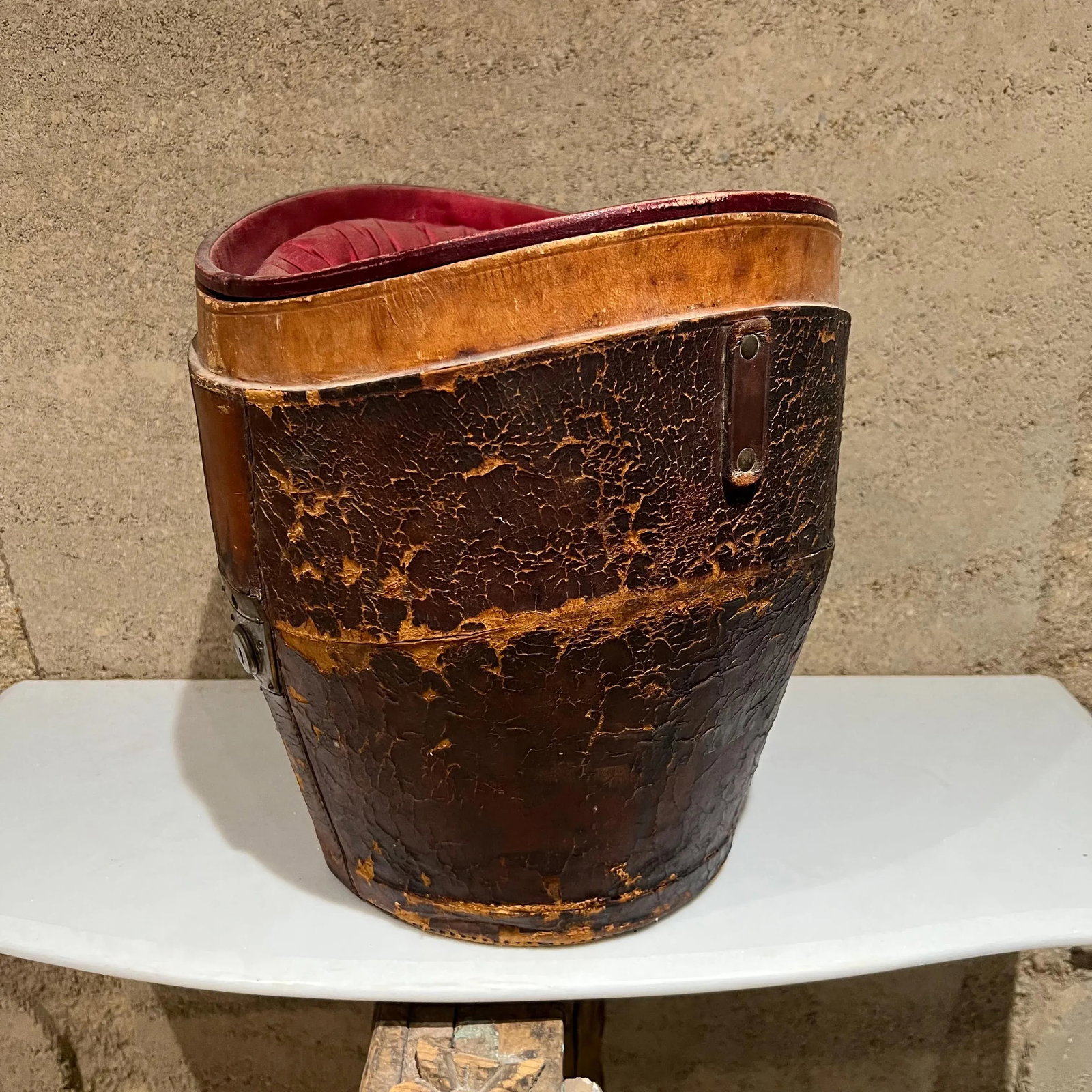 Distressed Leather Box With Red Silk, American Colonial Style, 1800s - 9
