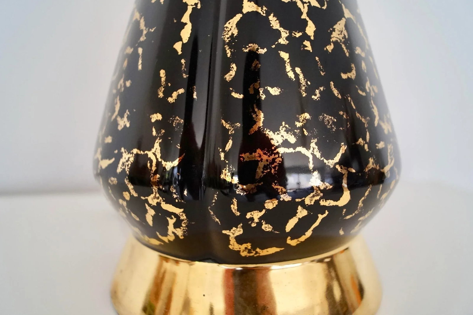 1950's Hollywood Regency Porcelain Table Lamp - 8