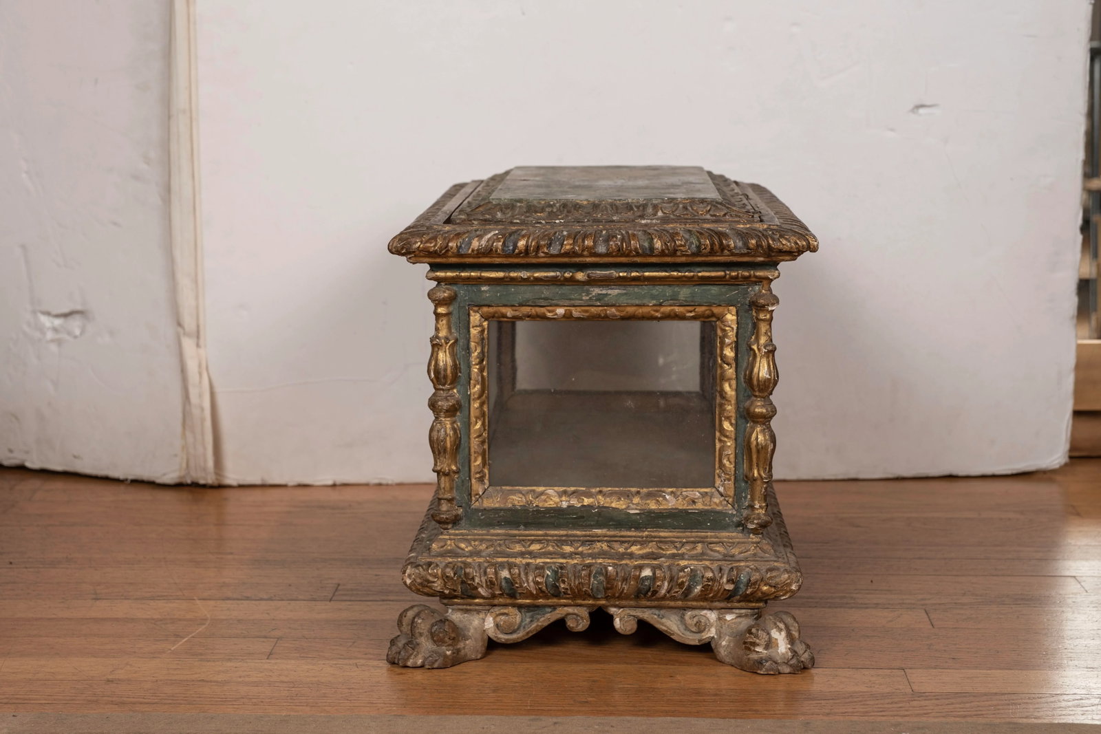 18th Century Italian Painted and Parcel Gilt Reliquary Box - 3