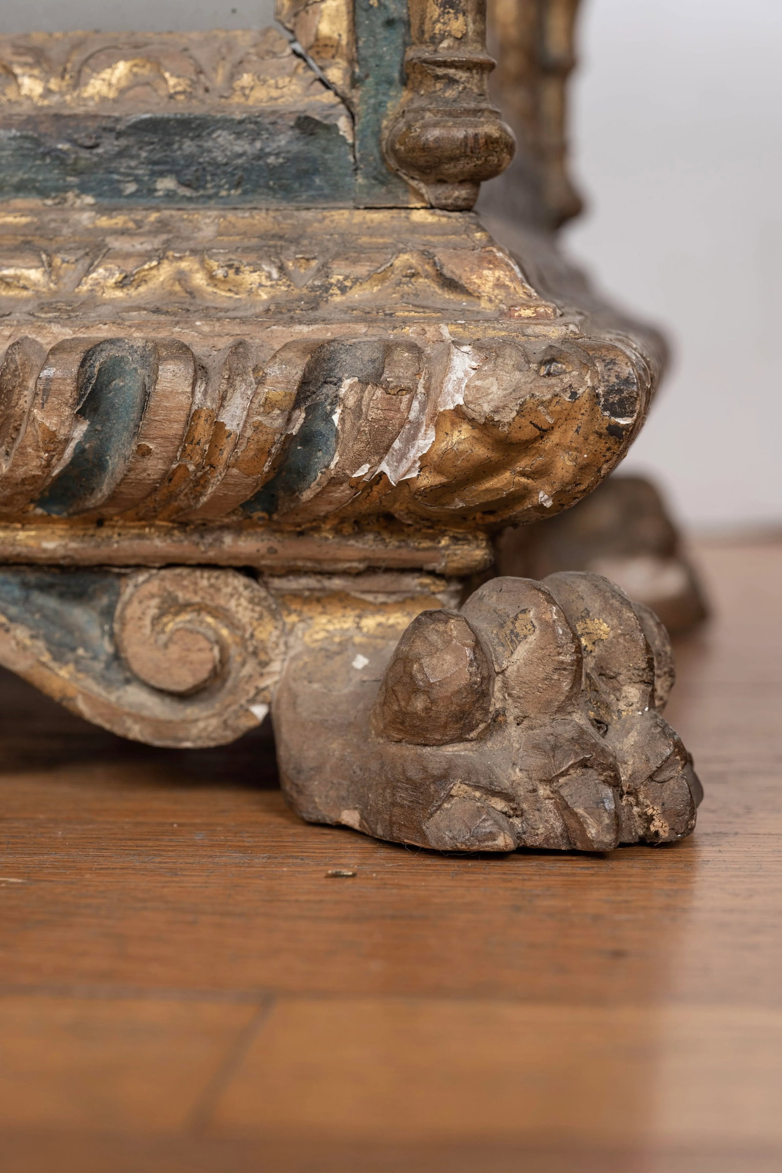 18th Century Italian Painted and Parcel Gilt Reliquary Box - 5