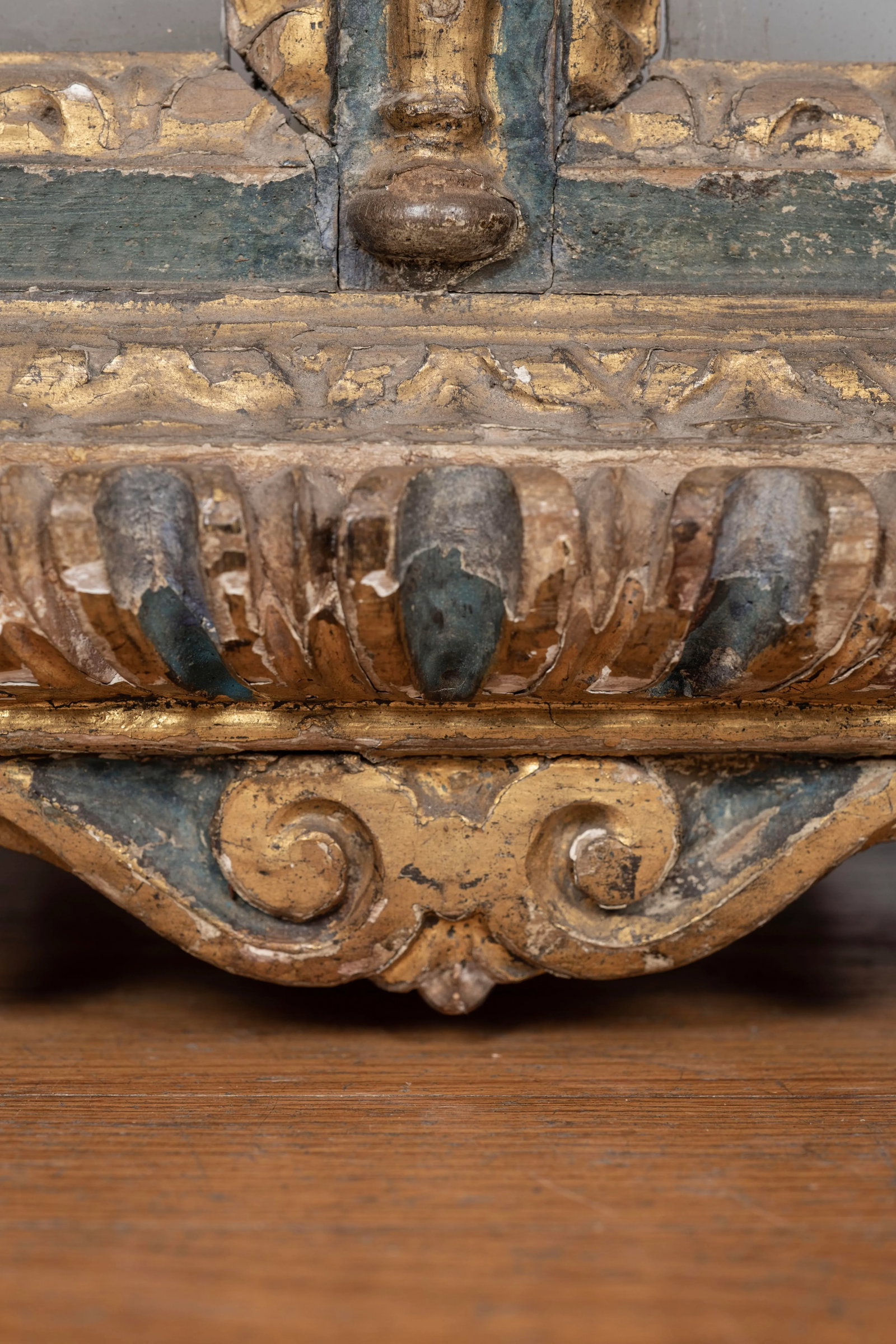 18th Century Italian Painted and Parcel Gilt Reliquary Box - 6