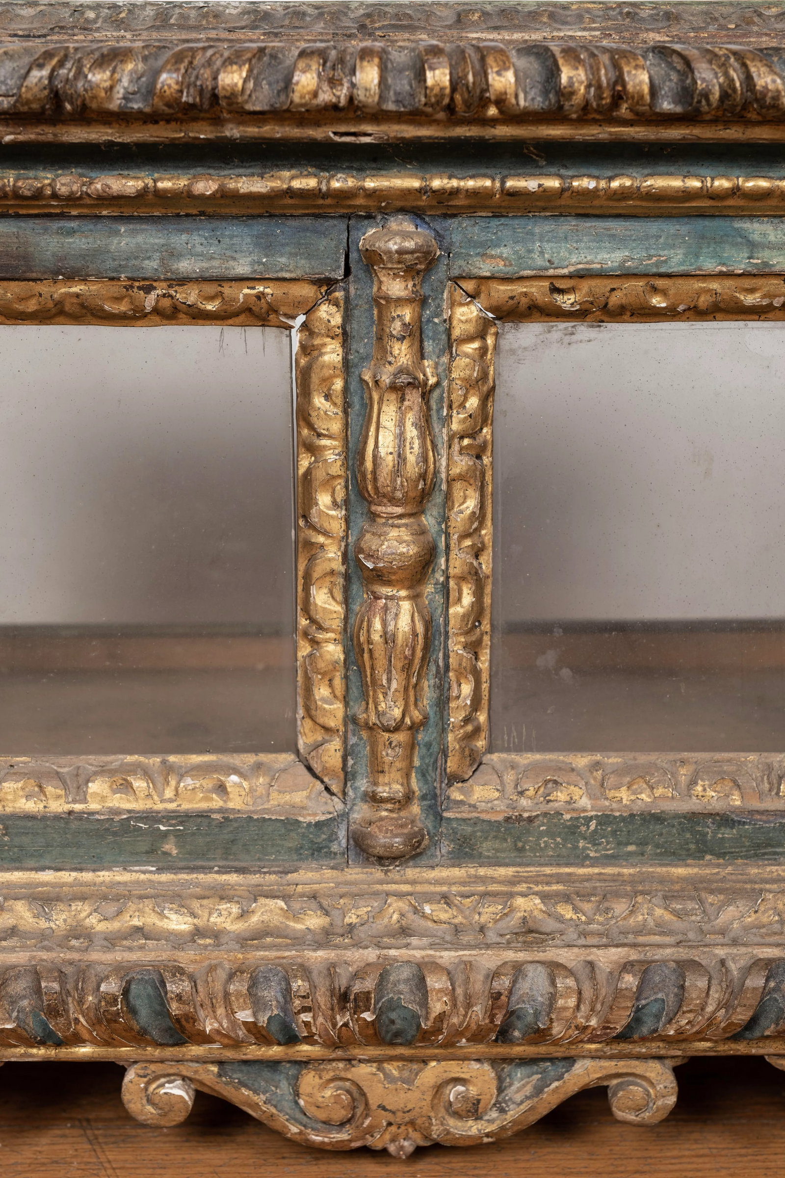 18th Century Italian Painted and Parcel Gilt Reliquary Box - 7