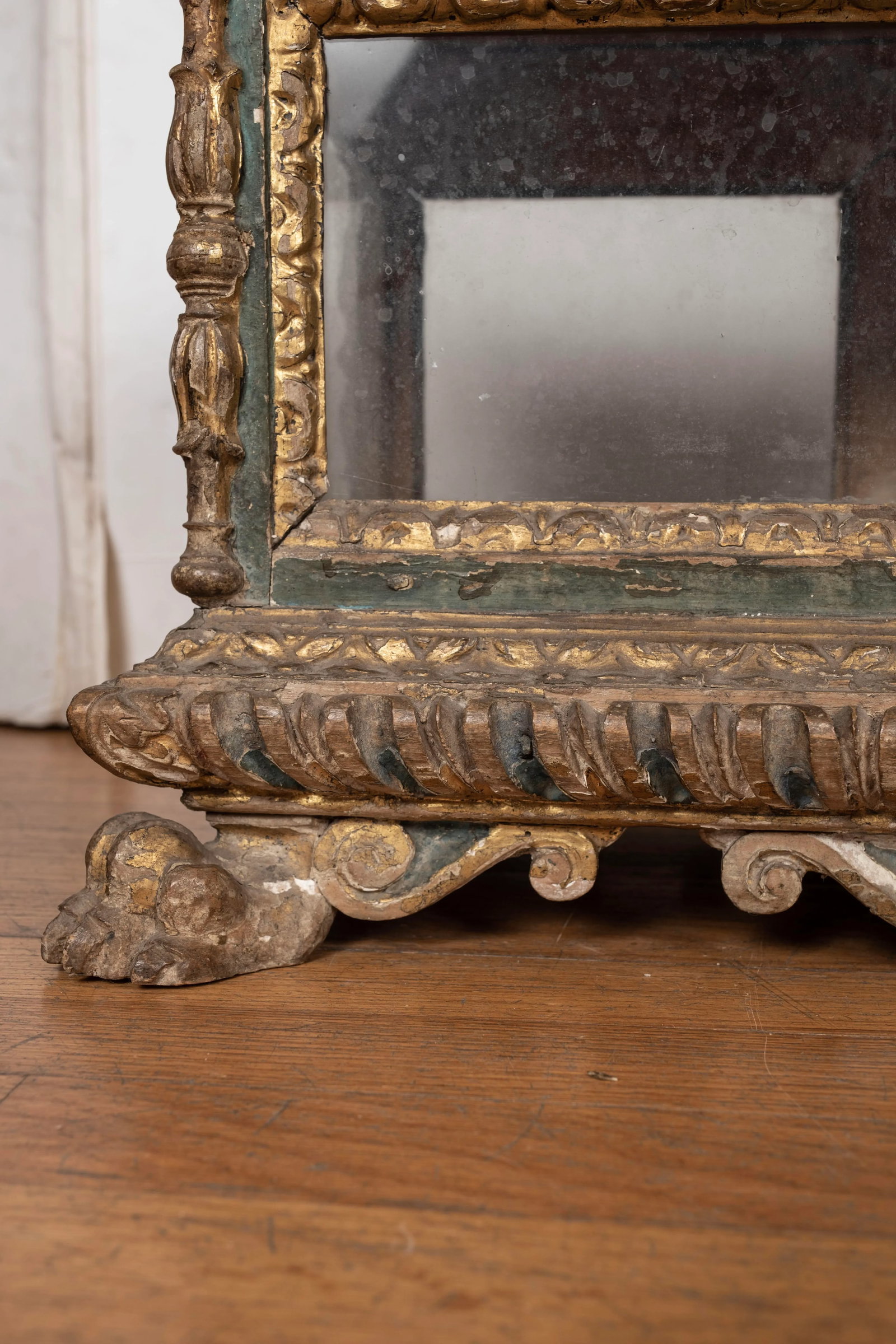18th Century Italian Painted and Parcel Gilt Reliquary Box - 8